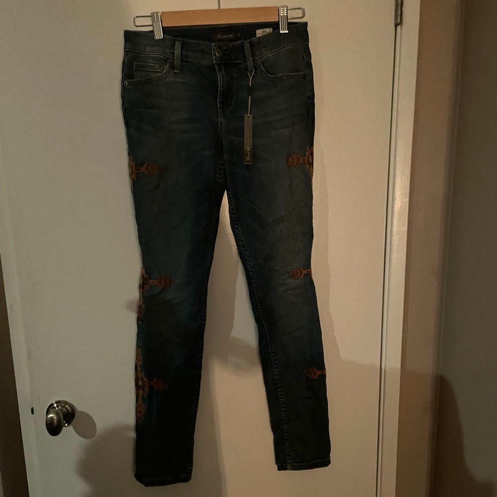 Level 99 Women’s Embroidered Dark Wash Jeans
